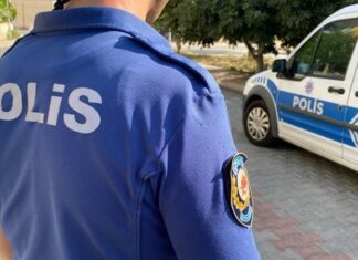 Suç, modern toplumların karşı karşıya kaldığı en önemli sosyal sorunlardan biri olmaya devam ederken bireylerin ve kurumların suçtan korunma yöntemleri konusunda bilinçlenmesi her geçen gün daha fazla önem kazanıyor. Suçtan korunma yalnızca kolluk kuvvetlerinin sorumluluğu olarak görülmemeli; bireylerin günlük yaşamlarında alacakları önlemlerden, toplumun ortak reflekslerine kadar uzanan geniş bir çerçevede ele alınmalıdır. Bu yaklaşım, suçun oluşmadan önce engellenmesini hedefleyen proaktif bir bakış açısını da beraberinde getirir. Konulu bir haber görseli.