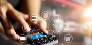 Günümüzde cep telefonları, sabit hatlar ve internet tabanlı iletişim araçları hayatın vazgeçilmez bir parçası haline gelmiş durumda. Ancak bu hızlı dijitalleşme süreci, beraberinde ciddi güvenlik sorunlarını da getiriyor. Son yıllarda telekomünikasyon dolandırıcılığı, bireyleri ve kurumları hedef alan en yaygın suç türlerinden biri olarak öne çıkıyor. Telefon aramaları, SMS’ler ve internet üzerinden yapılan iletişimler aracılığıyla gerçekleştirilen bu dolandırıcılık yöntemleri, maddi kayıpların yanı sıra psikolojik baskıya da neden oluyor. Konulu bir haber görseli.