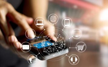 Günümüzde cep telefonları, sabit hatlar ve internet tabanlı iletişim araçları hayatın vazgeçilmez bir parçası haline gelmiş durumda. Ancak bu hızlı dijitalleşme süreci, beraberinde ciddi güvenlik sorunlarını da getiriyor. Son yıllarda telekomünikasyon dolandırıcılığı, bireyleri ve kurumları hedef alan en yaygın suç türlerinden biri olarak öne çıkıyor. Telefon aramaları, SMS’ler ve internet üzerinden yapılan iletişimler aracılığıyla gerçekleştirilen bu dolandırıcılık yöntemleri, maddi kayıpların yanı sıra psikolojik baskıya da neden oluyor. Konulu bir haber görseli.