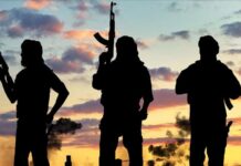 Terörizm suçu, modern dünyada devletlerin güvenliğini, toplumların huzurunu ve bireylerin yaşam hakkını doğrudan tehdit eden en ağır suç tipleri arasında yer alıyor. Siyasi, ideolojik, dini ya da benzeri saiklerle gerçekleştirilen bu eylemler, yalnızca hedef alınan kişi ya da kurumlarla sınırlı kalmayıp geniş kitleler üzerinde korku ve panik yaratmayı amaçlıyor. Bu yönüyle terörizm, bireysel bir suçtan çok, toplumsal düzeni hedef alan organize bir şiddet biçimi olarak değerlendiriliyor. Konulu bir haber görseli.