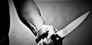 Toplumların kolektif hafızasında en sarsıcı suç türlerinden biri olan seri cinayetler, yalnızca işlenen suç sayısıyla değil, yarattığı korku, belirsizlik ve psikolojik etkiyle de dikkat çekiyor. Aynı failin belirli zaman aralıklarıyla birden fazla kişiyi öldürmesi şeklinde tanımlanan bu suçlar, bireysel trajedilerin ötesinde toplumsal bir sorun olarak ele alınıyor. Medyada geniş yer bulan bu vakalar, kamuoyunda merak ve endişeyi aynı anda beslerken, kriminal psikoloji ve adli bilimler açısından da derinlemesine incelenmesi gereken karmaşık bir yapı ortaya koyuyor. Konulu bir haber görseli.