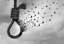 Son yıllarda kamuoyuna yansıyan intihar vakaları, toplumda derin bir üzüntü ve kaygı yaratmaya devam ediyor. Farklı yaş gruplarından bireylerin yaşamına son verdiği haberleri, yalnızca aileleri değil geniş bir sosyal çevreyi de etkiliyor. Uzmanlar, bu tür olayların tek bir nedene indirgenemeyeceğini, ekonomik, sosyal ve psikolojik pek çok etkenin bir araya gelmesiyle ortaya çıktığını belirtiyor. Konulu bir haber görseli.